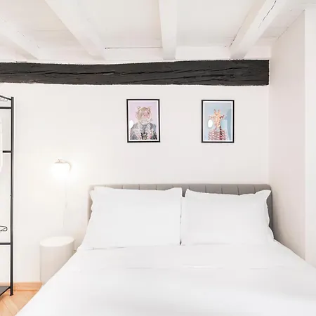 Central Studio Apartment *